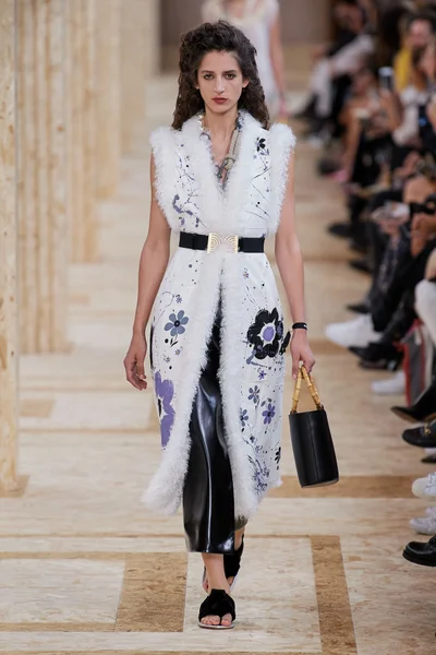Look 45